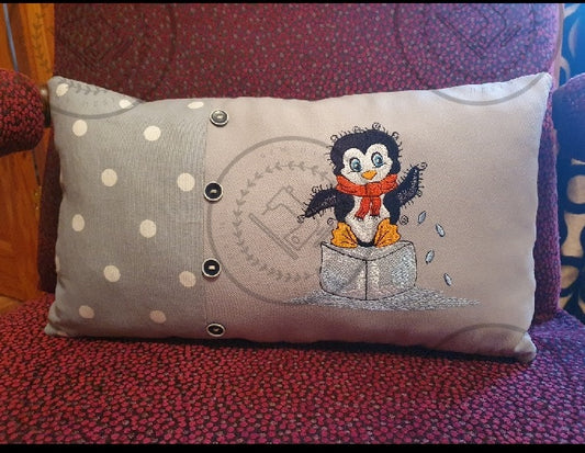 RAGGY ICE BLOCK PENGUIN Embroidery Design