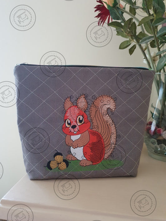 RAGGY SQUIRREL WITH NUTS Machine Embroidery Design