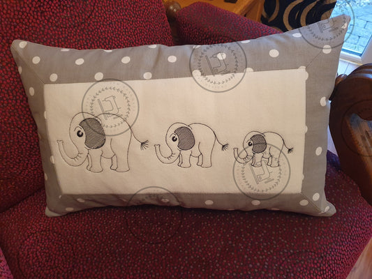 SKETCH ELEPHANT FAMILY Embroidery Design - SEF023 3 x Elephants in a row 4" x 14"