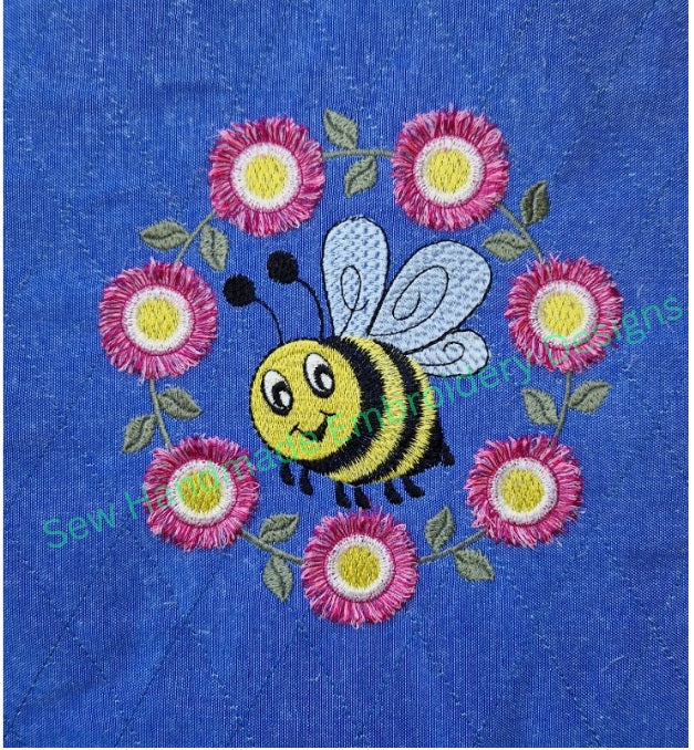 BUMBLE BEE IN FRINGE FLORAL CIRCLE Machine Embroidery Design