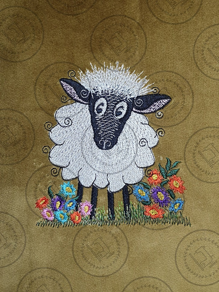 RAGGY FLUFFY EWE SHEEP Machine Embroidery Design