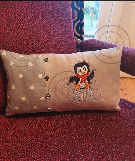 RAGGY ICE BLOCK PENGUIN Embroidery Design