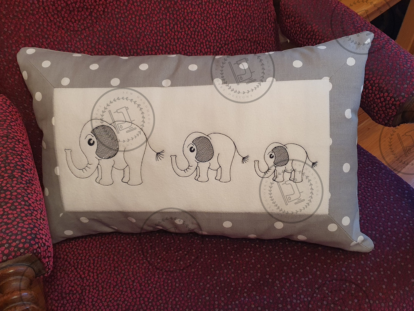 SKETCH ELEPHANT FAMILY Embroidery Design - SEF023  3 x Elephants in a row  4" x 14"